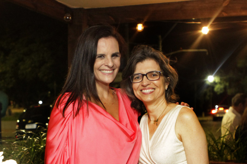 Mariana Bertolucci e Fernanda Verissimo, reencontro em noite de autógrafos