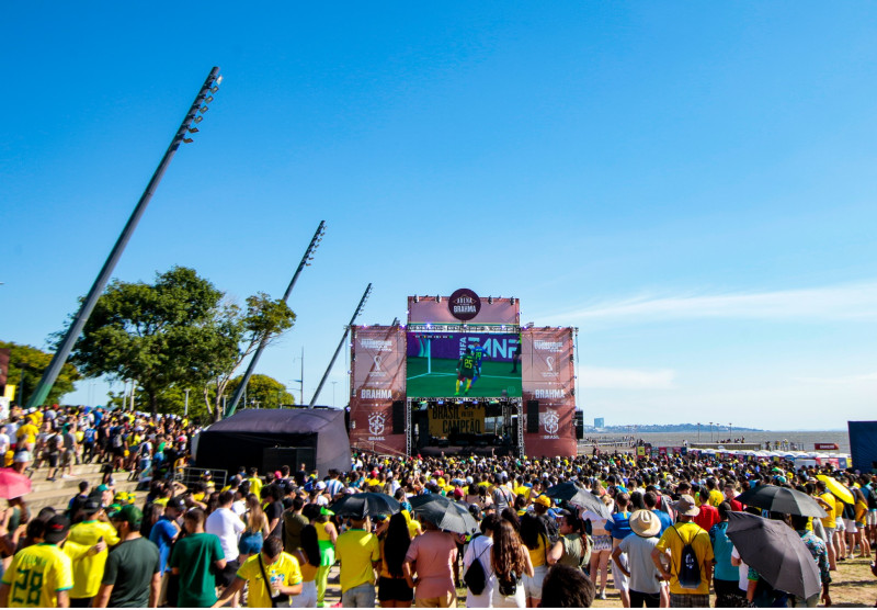 Em Porto Alegre, a festa da Brahma em dias de jogos do Brasil ocorre na Orla do Guaíba