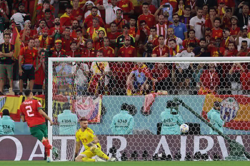 Com uma cavadinha, Hakimi bateu a &uacute;ltima cobran&ccedil;a de p&ecirc;nalti, garantindo Marrocos nas quartas de final
