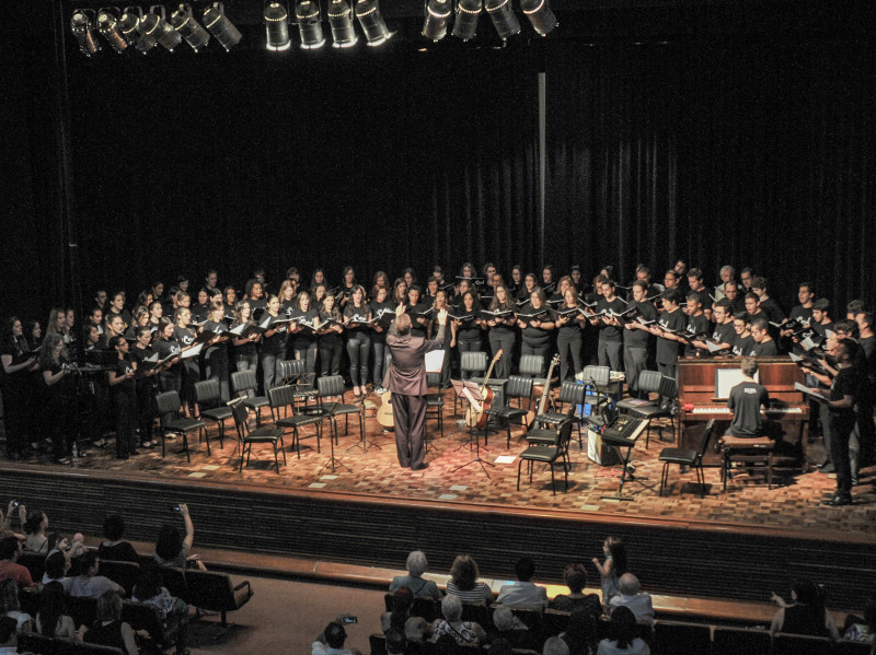Espetáculo tem início às 20h e tem no repertório canções escolhidas pelo público