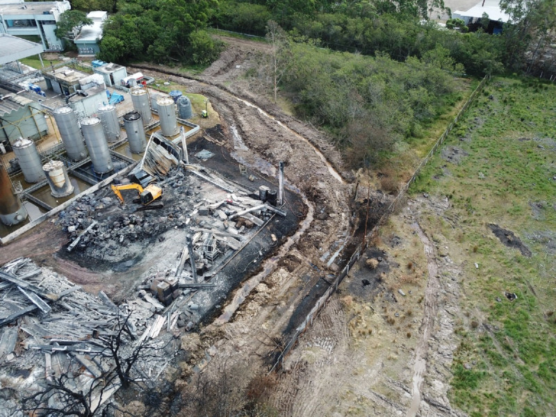 Fábrica de produtos químicos teve incêndio de grandes proporções