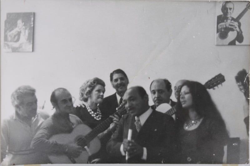 Da esquerda para direita: Alcides Gonçalves, Jessé Silva (com violão), Cléa Ramos, Chico Lopes, Lupicínio Rodrigues, Darcy Alves, Peri Cunha e Adelaide (todos no Chão de Estrelas)