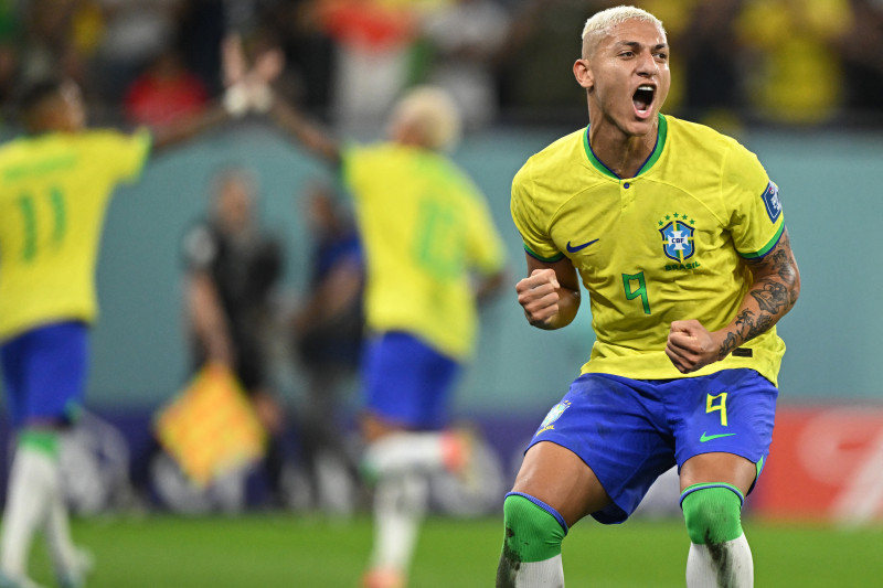 Richarlison vive o sonho de disputar uma Copa e de se tornar um jogador, algo que o pai n&atilde;o conseguiu
