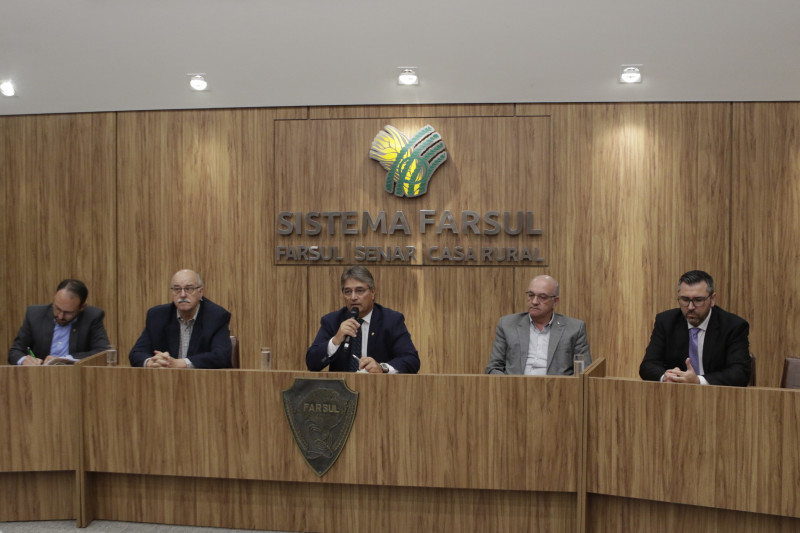 Presidente da Farsul, Gedeão Pereira (c) manifestou descontentamento com sinalizações do futuro governo