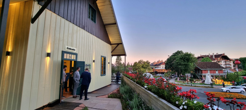 {'nm_midia_inter_thumb1':'https://www.jornaldocomercio.com/_midias/jpg/2022/12/08/206x137/1_minuto_varejo_lugano_museu_nicoletti_gramado_jornal_do_comercio-9865120.jpg', 'id_midia_tipo':'2', 'id_tetag_galer':'', 'id_midia':'6392342b5a65e', 'cd_midia':9865120, 'ds_midia_link': 'https://www.jornaldocomercio.com/_midias/jpg/2022/12/08/minuto_varejo_lugano_museu_nicoletti_gramado_jornal_do_comercio-9865120.jpg', 'ds_midia': 'Minuto Varejo - Gramado - Museu Major José Nicoletti Filho - memória - casa subintendente - avenida Borges de Medeiros - turismo - turistas - serra gaúcha ', 'ds_midia_credi': 'PATRICIA COMUNELLO/ESPECIAL/JC', 'ds_midia_titlo': 'Minuto Varejo - Gramado - Museu Major José Nicoletti Filho - memória - casa subintendente - avenida Borges de Medeiros - turismo - turistas - serra gaúcha ', 'cd_tetag': '1', 'cd_midia_w': '800', 'cd_midia_h': '360', 'align': 'Left'}