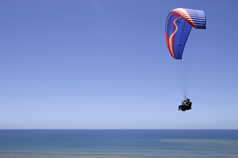 A rep&oacute;rter Giovanna Sommariva fez um voo de paraglider Foto: LUIZA PRADO/JC