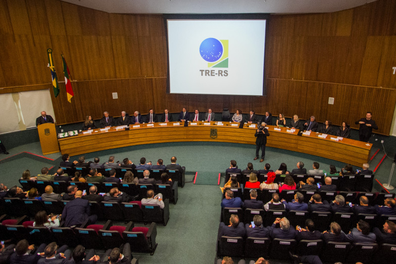 Solenidade ocorreu no plenário do Tribunal Regional Eleitoral do Rio Grande do Sul