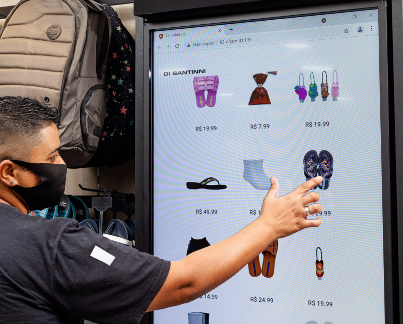 {'nm_midia_inter_thumb1':'https://www.jornaldocomercio.com/_midias/jpg/2022/12/21/206x137/1_minuto_varejo_de_santinni_painel_digital_jornal_do_comercio-9877655.jpg', 'id_midia_tipo':'2', 'id_tetag_galer':'', 'id_midia':'63a331e1070f6', 'cd_midia':9877655, 'ds_midia_link': 'https://www.jornaldocomercio.com/_midias/jpg/2022/12/21/minuto_varejo_de_santinni_painel_digital_jornal_do_comercio-9877655.jpg', 'ds_midia': 'Minuto Varejo - rede de franquia - lojas calçados - De Santinni - loja em Alvorada - primeira no Rio Grande do Sul - consumo - sapatos - painel digital para comprar on-line na loja física ', 'ds_midia_credi': 'DE SANTINNI/DIVULGAÇÃO/JC', 'ds_midia_titlo': 'Minuto Varejo - rede de franquia - lojas calçados - De Santinni - loja em Alvorada - primeira no Rio Grande do Sul - consumo - sapatos - painel digital para comprar on-line na loja física ', 'cd_tetag': '1', 'cd_midia_w': '800', 'cd_midia_h': '643', 'align': 'Left'}