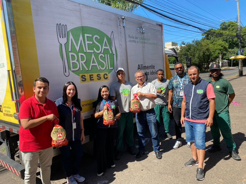 Projeto realizou entrega de 11 mil aves natalinas para famílias em situação de vulnerabilidade