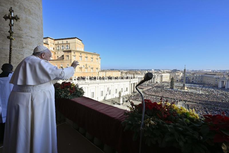 Papa falou ao meio-dia, no hor&aacute;rio do Vaticano, da sacada central da Bas&iacute;lica de S&atilde;o Pedro
