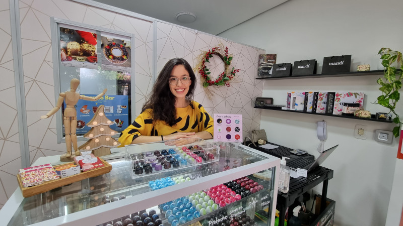 Amanda Gomes &eacute; a empreendedora &agrave; frente do neg&oacute;cio Foto: ADRIELLY ARA&Uacute;JO/ESPECIAL/JC