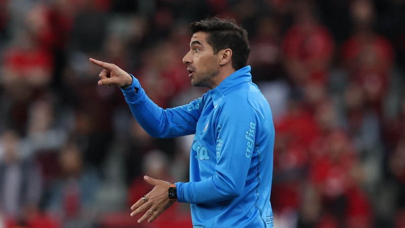 Abel Ferreira diz estar feliz no Palmeiras e não ter interesse em deixar o cargo