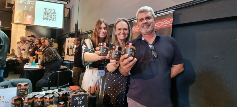 Bordignon, a mulher Cibele e a filha Isabella comandam a operação