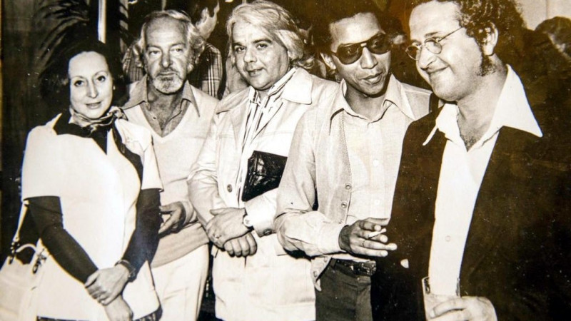 Da esquerda para direita: Vera Dexheimer, Vitório Gheno, Henrique Fuhro, Renato Rosa e Leo Dexheimer durante exposição no IAB (1977)