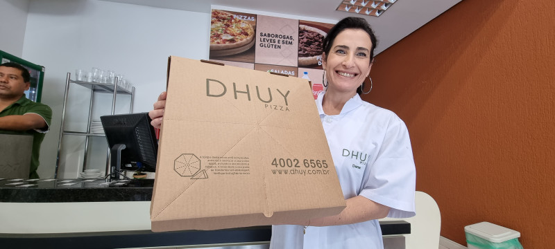 Dana diz que pontilhado permite que embalagem apoie a fatia ao comer