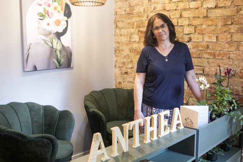 Rosângela Machado é proprietária do Anthea Café e Bistrô na Capital Foto: ISABELLE RIEGER/JC