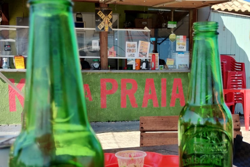 Quiosques e bares no litoral gaucho; praia; verão