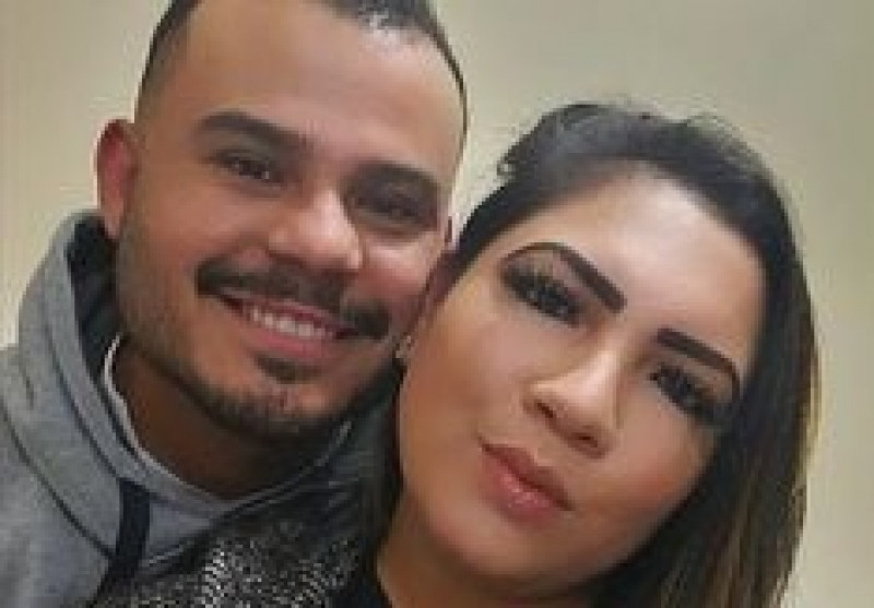 Até o momento, os dois seguem no país estrangeiro e não houve contato entre eles e seus familiares