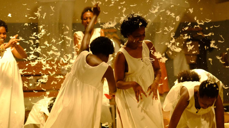 Longa de Atiq Rahimi é baseado nas experiências pessoais da escritora tutsi Scholastique Mukasonga