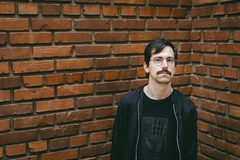 Um dos idealizadores da Não Editora, Xerxenesky lançou por ela seu primeiro romance, 
Areia nos Dentes