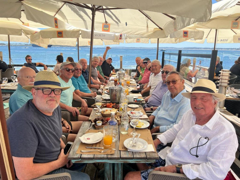 Roda do cafezinho do Z Café festejou aniversário de Doca Mottin em Punta del Este