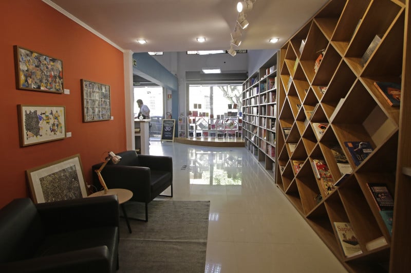 O espa&ccedil;o vai contar com o caf&eacute; e um segundo andar dedicado a realiza&ccedil;&atilde;o de oficinas de arte  Foto: LUIZA PRADO/JC