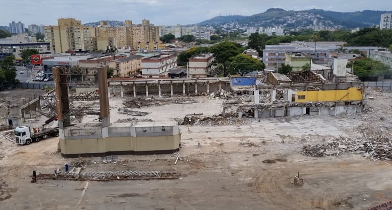 {'nm_midia_inter_thumb1':'https://www.jornaldocomercio.com/_midias/jpg/2023/01/06/206x137/1_minuto_varejo_zaffari_obras_wenceslaru_escobar_porto_alegre_jornal_do_comercio-9890974.jpg', 'id_midia_tipo':'2', 'id_tetag_galer':'', 'id_midia':'63b875a040027', 'cd_midia':9890974, 'ds_midia_link': 'https://www.jornaldocomercio.com/_midias/jpg/2023/01/06/minuto_varejo_zaffari_obras_wenceslaru_escobar_porto_alegre_jornal_do_comercio-9890974.jpg', 'ds_midia': 'Janeiro de 2023:  como estava a área antes da instalação do empreendimento', 'ds_midia_credi': 'TÂNIA MEINERZ/JC ', 'ds_midia_titlo': 'Janeiro de 2023:  como estava a área antes da instalação do empreendimento', 'cd_tetag': '1', 'cd_midia_w': '800', 'cd_midia_h': '430', 'align': 'Left'}