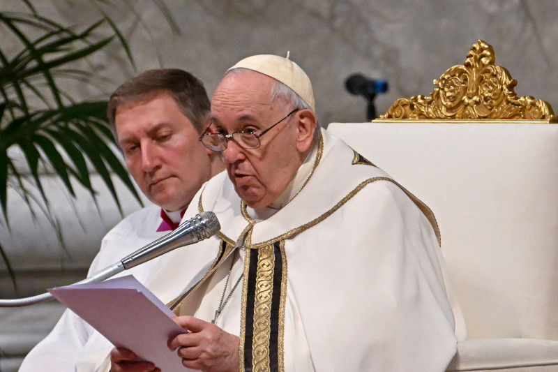 Papa Francisco passa por terapia respiratória e tem boa