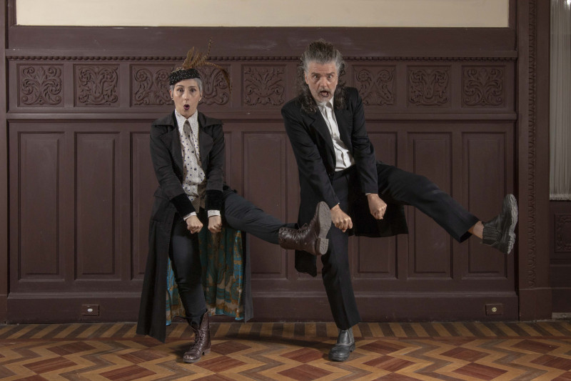 Simone Rasslan e Hique Gomez abrem temporada do Theatro São Pedro com canções e causos da 'Sbørnia Kontra`Atracka'