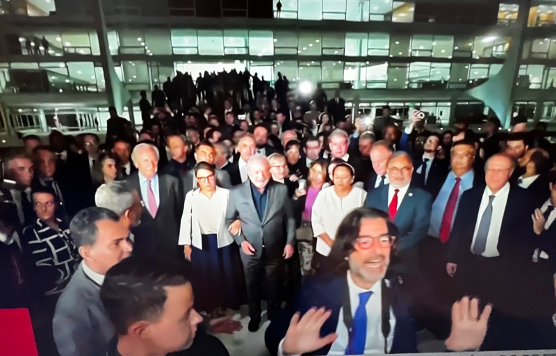 Presidente convidou comando do Congresso, STF e estados para conferir cenário da destruição