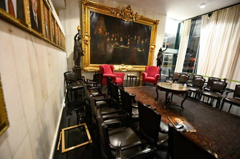 STF condena homem que sentou na cadeira de Moraes durante 8 de janeiro