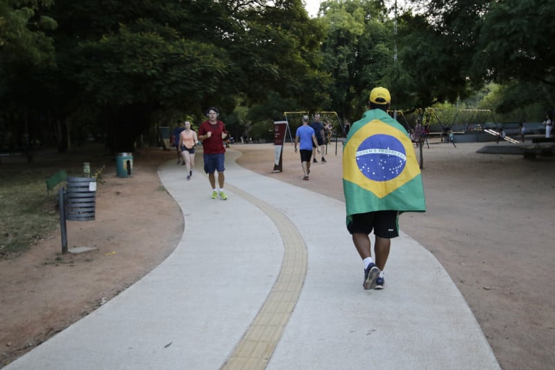 Bolsonarista solitário caminhava pelo Parcão após tentativa de manifestação
