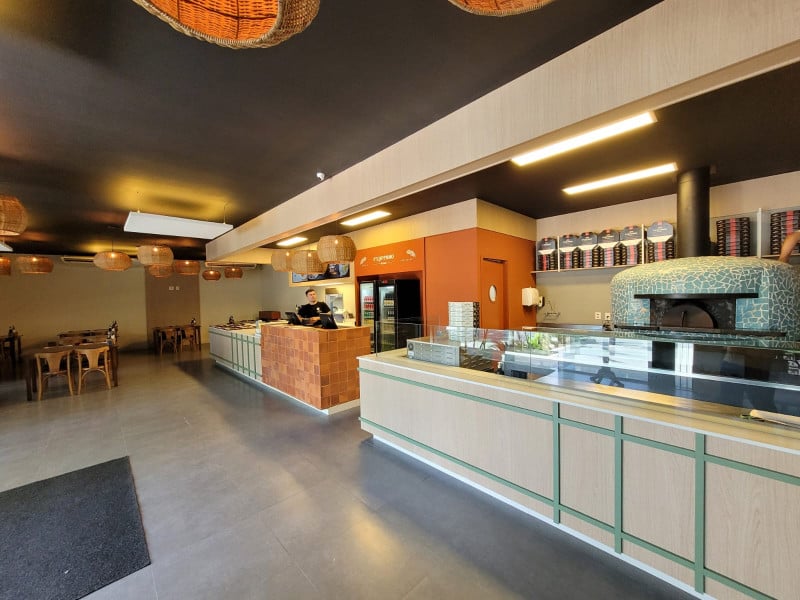 A unidade terá espaço para a produção de alguns insumos que compõem os pratos