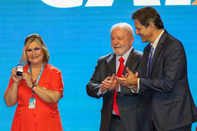 Posse da nova presidente da Caixa contou com a presença do presidente Lula e do ministro Fernando Haddad