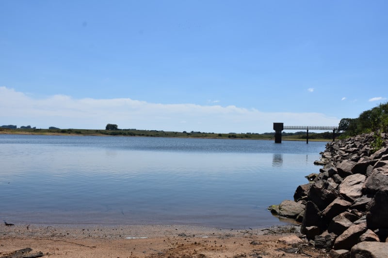 Sanga Rasa, principal reservatório da cidade, está 5,20 metros aquém da normalidade