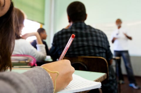 Dispensa de alunos em jogos da Copa levanta debate sobre papéis de família e escola