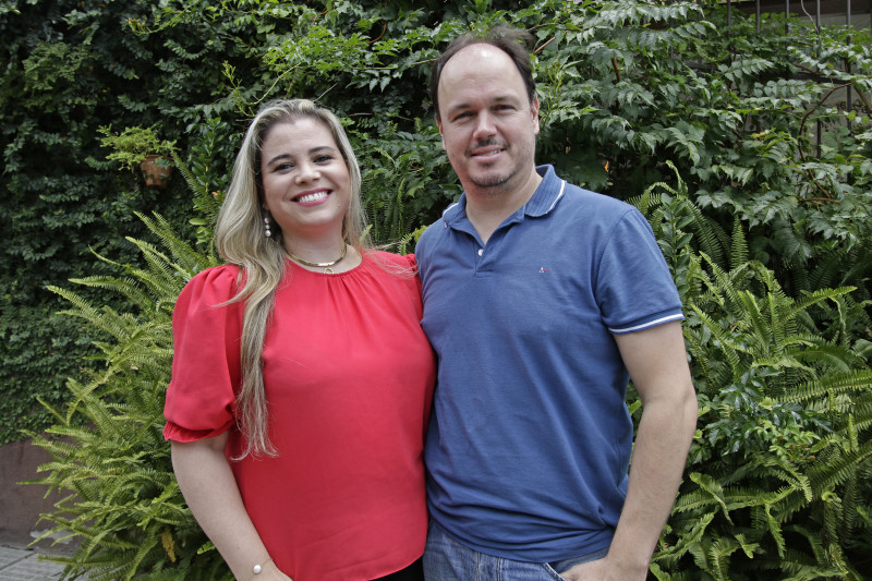 Renata Maranghello e Bruno Ritter s&atilde;o casados e comandam juntos a opera&ccedil;&atilde;o Foto: LUIZA PRADO/JC