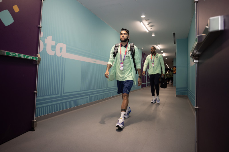 Mulher que acusa Daniel Alves de estupro volta atrás e decide não abrir mão da indenização