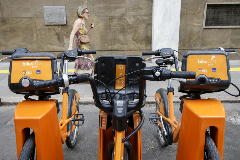 Das 500 bicicletas convencionais, 400 operam normalmente na cidade