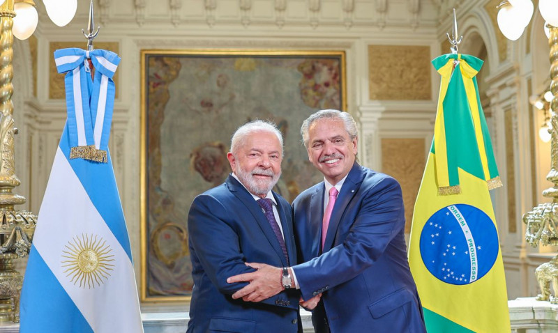 Lula e Fernández anunciaram estudo para criar uma moeda comum para trocas comerciais