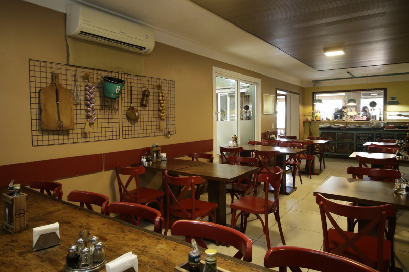 Entre todos os espa&ccedil;os, a casa acomoda cerca de 140 pessoas
 Foto: LUIZA PRADO/JC