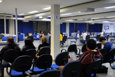 Governo bloqueia R$ 4,6 bi em emendas para cumprir regras fiscais; trava também atinge ministérios