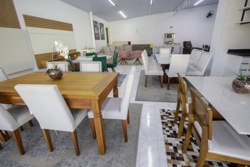 Com vendas em baixa, lojas de polo móveis de Porto Alegre buscam outros