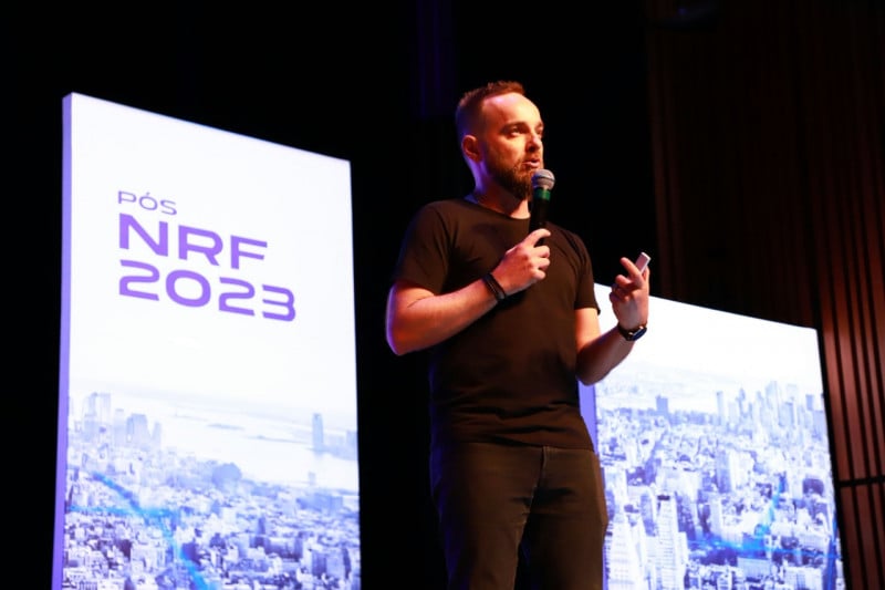 {'nm_midia_inter_thumb1':'https://www.jornaldocomercio.com/_midias/jpg/2023/01/26/206x137/1_minuto_varejo_nrf_2023_pos_cdl_poa_fabiano_zortea_jornal_do_comercio-9911223.jpeg', 'id_midia_tipo':'2', 'id_tetag_galer':'', 'id_midia':'63d2b4dc3921a', 'cd_midia':9911223, 'ds_midia_link': 'https://www.jornaldocomercio.com/_midias/jpg/2023/01/26/minuto_varejo_nrf_2023_pos_cdl_poa_fabiano_zortea_jornal_do_comercio-9911223.jpeg', 'ds_midia': 'Minuto Varejo - NRF 2023 - evento P&oacute;s-NRF CDL Porto Alegre - Fabiano Zort&eacute;a - coordenador de varejo Sebrae-RS - varejo - inova&ccedil;&atilde;o - tend&ecirc;ncias', 'ds_midia_credi': 'JO&Atilde;O ALVES/DIVULGA&Ccedil;&Atilde;O/JC', 'ds_midia_titlo': 'Minuto Varejo - NRF 2023 - evento P&oacute;s-NRF CDL Porto Alegre - Fabiano Zort&eacute;a - coordenador de varejo Sebrae-RS - varejo - inova&ccedil;&atilde;o - tend&ecirc;ncias', 'cd_tetag': '1', 'cd_midia_w': '800', 'cd_midia_h': '533', 'align': 'Left'}