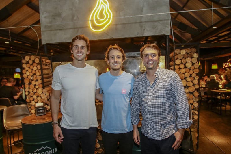 Igor Ribeiro, Vinicius Brittes e Mateus Cañellas, sócios da Ruta Asado Y Bar, que apresentaram os novos pratos criados por Jhonatan Marko