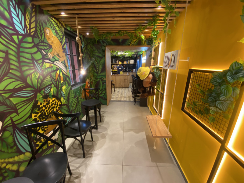 {'nm_midia_inter_thumb1':'https://www.jornaldocomercio.com/_midias/jpg/2023/01/27/206x137/1_img_0432-9912916.jpg', 'id_midia_tipo':'2', 'id_tetag_galer':'', 'id_midia':'63d40059a89f2', 'cd_midia':9912916, 'ds_midia_link': 'https://www.jornaldocomercio.com/_midias/jpg/2023/01/27/img_0432-9912916.jpg', 'ds_midia': 'A Nanina, que produz releituras de banofe, funciona na galeria P&aacute;tio Ivo Rizzo', 'ds_midia_credi': 'Mauro Belo Schneider/Especial/JC', 'ds_midia_titlo': 'A Nanina, que produz releituras de banofe, funciona na galeria P&aacute;tio Ivo Rizzo', 'cd_tetag': '1', 'cd_midia_w': '800', 'cd_midia_h': '600', 'align': 'Left'}