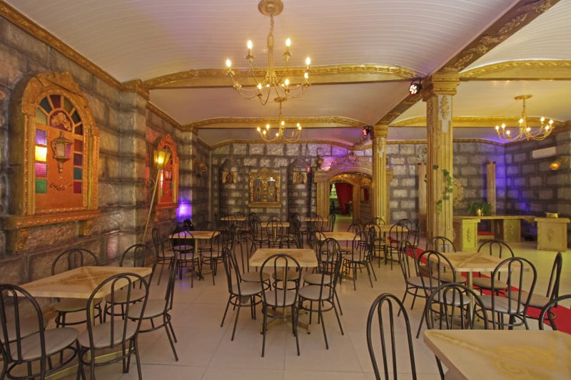 Todos os espa&ccedil;os s&atilde;o caracterizados e seguem a tem&aacute;tica de realeza   Foto: LUIZA PRADO/JC