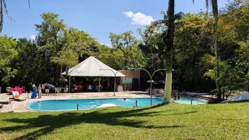 {'nm_midia_inter_thumb1':'https://www.jornaldocomercio.com/_midias/jpg/2023/01/30/206x137/1_rancho_trilha_do_sol-9914983.jpg', 'id_midia_tipo':'2', 'id_tetag_galer':'', 'id_midia':'63d850b345fc0', 'cd_midia':9914983, 'ds_midia_link': 'https://www.jornaldocomercio.com/_midias/jpg/2023/01/30/rancho_trilha_do_sol-9914983.jpg', 'ds_midia': 'Rancho Trilha do Sol em Viam&atilde;o', 'ds_midia_credi': 'Divulga&ccedil;&atilde;o/JC', 'ds_midia_titlo': 'Rancho Trilha do Sol em Viam&atilde;o', 'cd_tetag': '1', 'cd_midia_w': '800', 'cd_midia_h': '450', 'align': 'Left'}