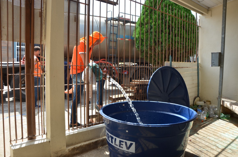 Reservatórios foram abastecidos com 10 mil litros d'água