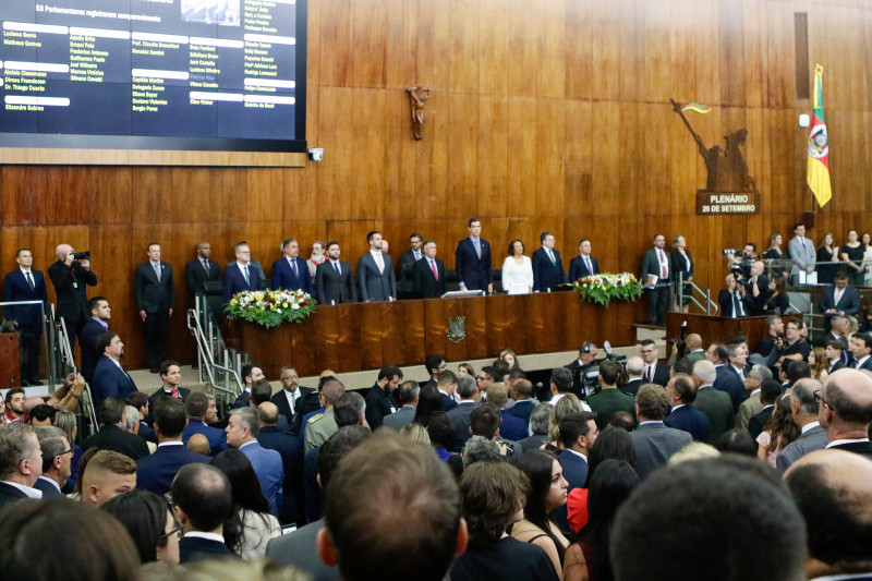 Sessão de posse lotou plenário do Legislativo para a largada oficial dos novos mandatos
